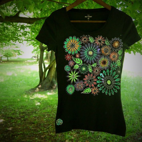 To Be Different and Blossomed — foto 2