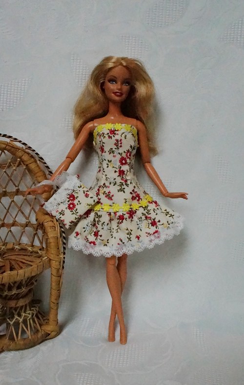 Romantické šaty s taškou — foto 3