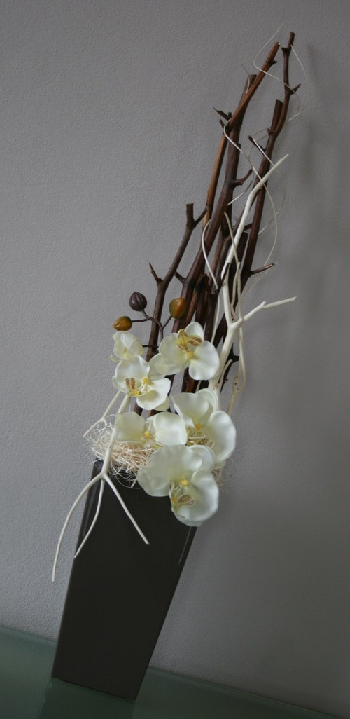 Aranžmá s orchidejemi v hnědokrémové — foto 2