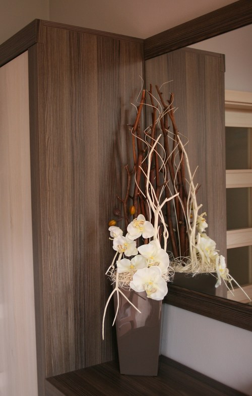 Aranžmá s orchidejemi v hnědokrémové — foto 6