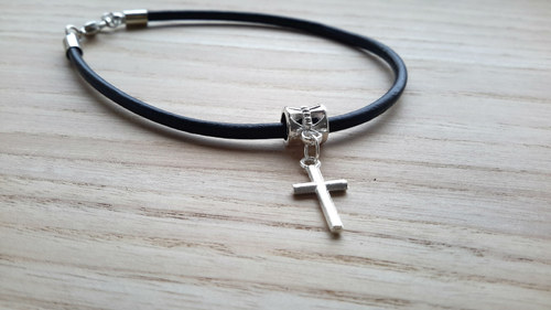 Simple náramek s křížkem — foto 2