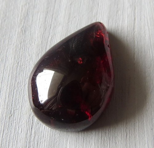 Granát pyralmandin - kabošonek č.9 — foto 2