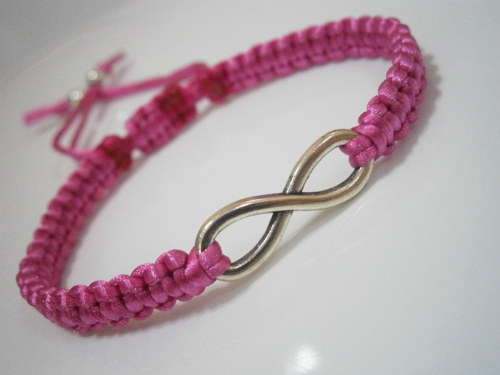 Infinity náramek saténový - růžový (macramé) — foto 4