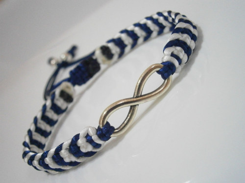 Infinity náramek saténový - modrobílý (macramé) — foto 2