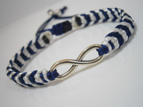 Infinity náramek saténový - modrobílý (macramé) — foto 4