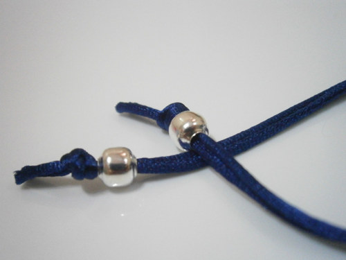Infinity náramek saténový - modrobílý (macramé) — foto 6