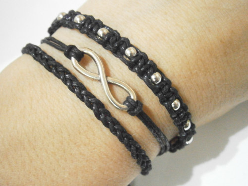 Černý trojitý náramek "Infinity" (macramé) — foto 2