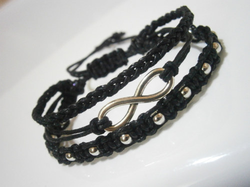 Černý trojitý náramek "Infinity" (macramé) — foto 4