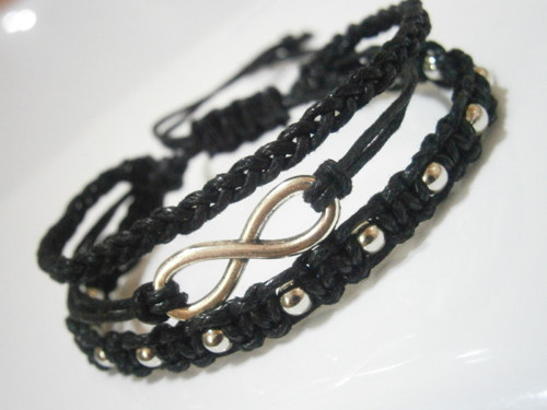 Černý trojitý náramek "Infinity" (macramé) — foto 5