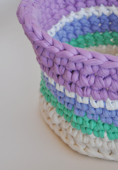 Háčkovaný bavlněný košík ⌀ 22 cm — foto 2
