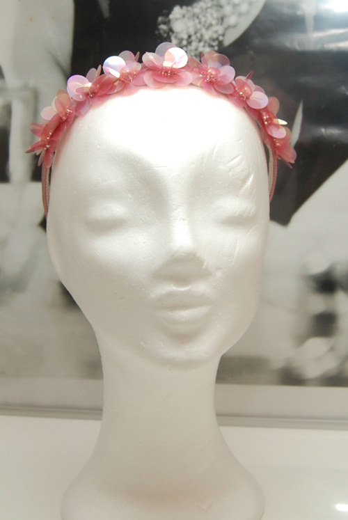 Daisy Marc Jacobs Rose... čelenka — foto 3