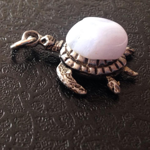 Přívěsek želvička s modrým chalcedonem — foto 2