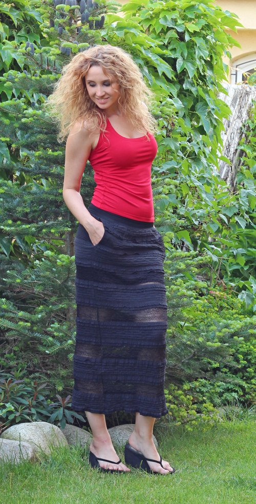 Černá úzká krajková sukně — foto 2