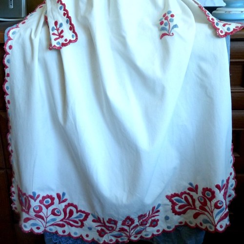Vyšívaná zástěrka — foto 3