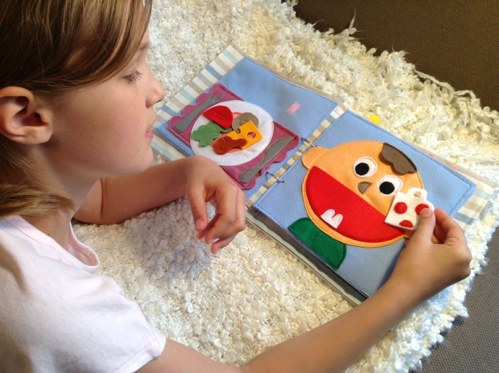 Quiet book- První čtení - stránka talíř — foto 3