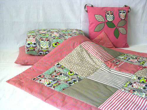 PATCHWORK dětská deka s kapsou + závěsnou hračkou — foto 4