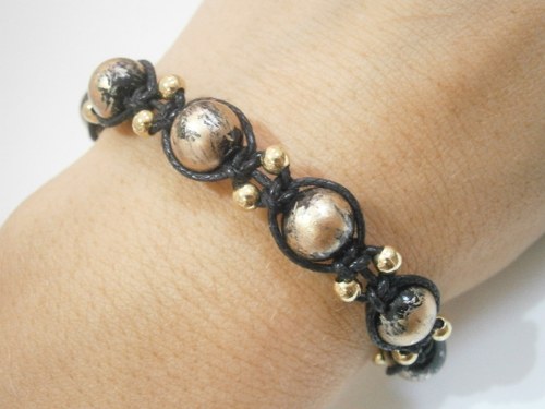 Černo-zlatý náramek (macramé/shamballa) — foto 6