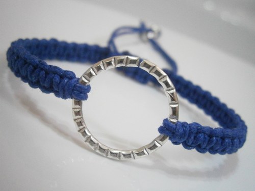 Tmavě modrý náramek - unisex (macramé) — foto 3