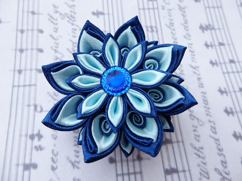 Brož kanzashi — foto 4