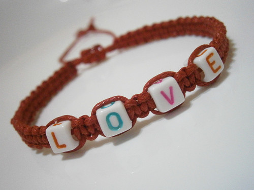 Náramek s textem - na přání (macramé) — foto 5