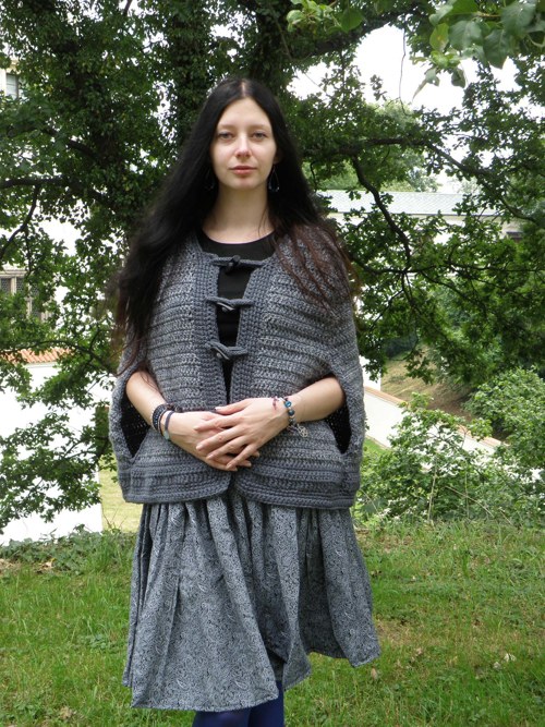 Tmavěšedá pelerínka, sleva PC 488 — foto 2
