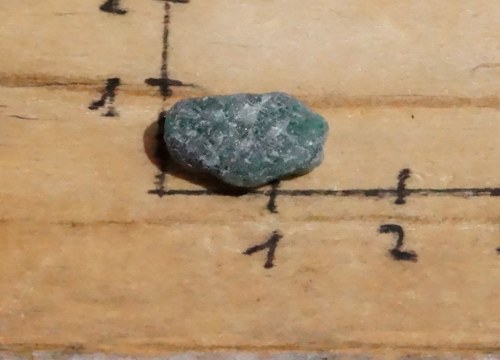 Smaragd v mateční hornině B9885 — foto 3