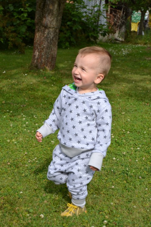 Nepřehlédnutelná teplákovka pro kluky — foto 3