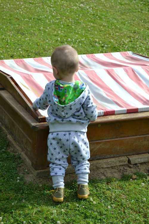 Nepřehlédnutelná teplákovka pro kluky — foto 4