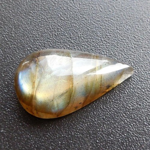Labradorit - kabošon (23 x 14 x 7 mm) — foto 5