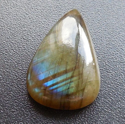 Labradorit - kabošon (23 x 15 x 7 mm) — foto 2