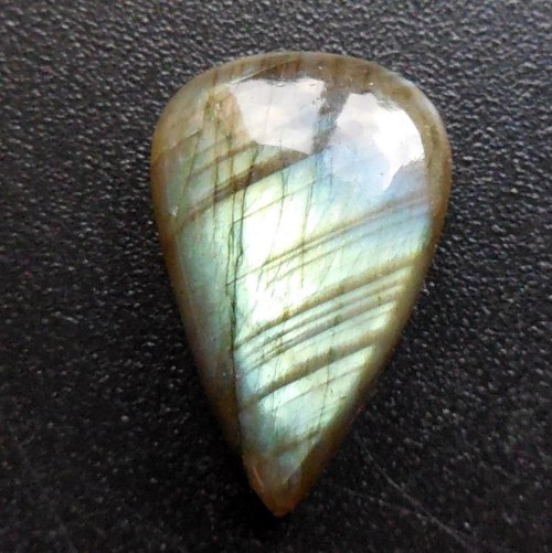 Labradorit - kabošon (23 x 15 x 7 mm) — foto 5