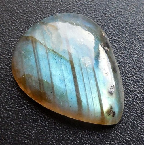 Labradorit - kabošon (24 x 18 x 5 mm) — foto 2