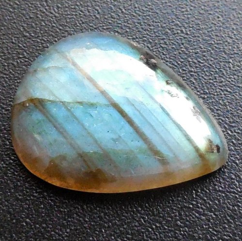 Labradorit - kabošon (24 x 18 x 5 mm) — foto 3