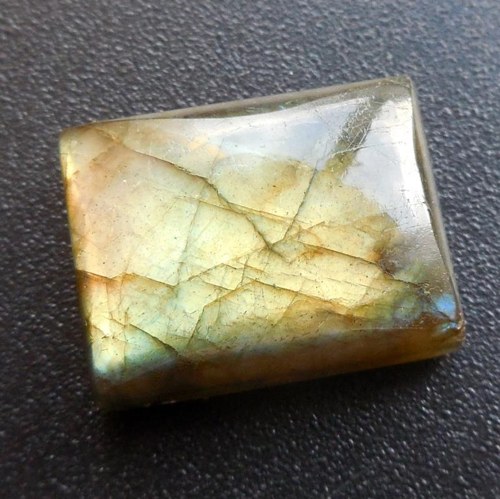 Labradorit - kabošon (21 x 16 x 8 mm) — foto 2