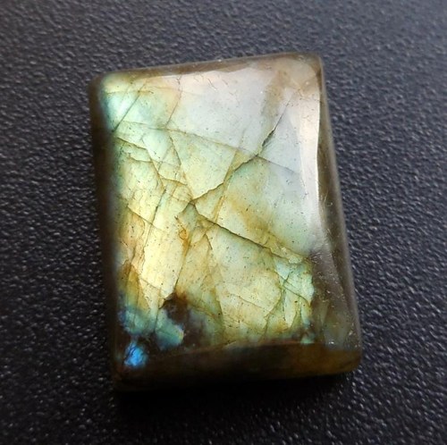 Labradorit - kabošon (21 x 16 x 8 mm) — foto 3