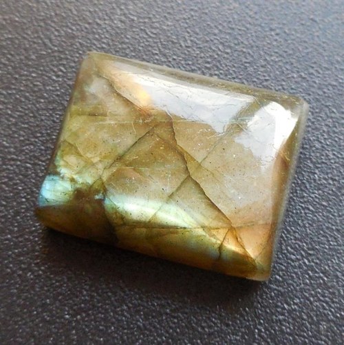 Labradorit - kabošon (21 x 16 x 8 mm) — foto 4