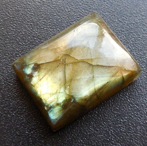 Labradorit - kabošon (21 x 16 x 8 mm) — foto 5