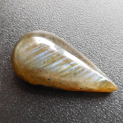 Labradorit - kabošon (27 x 14 x 8 mm) — foto 3