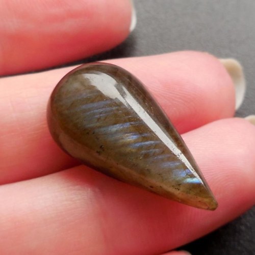 Labradorit - kabošon (27 x 14 x 8 mm) — foto 5