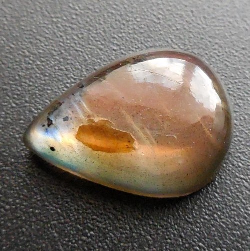 Labradorit - kabošon (22 x 15 x 8 mm) — foto 4