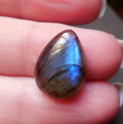 Labradorit - kabošon (18 x 13 x 6 mm) — foto 4