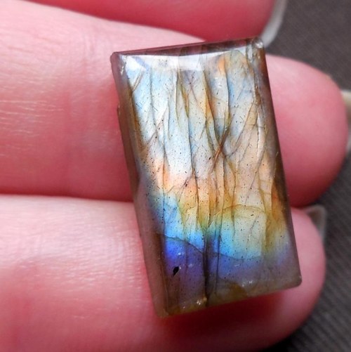Labradorit - kabošon (20 x 12 x 5 mm) — foto 2
