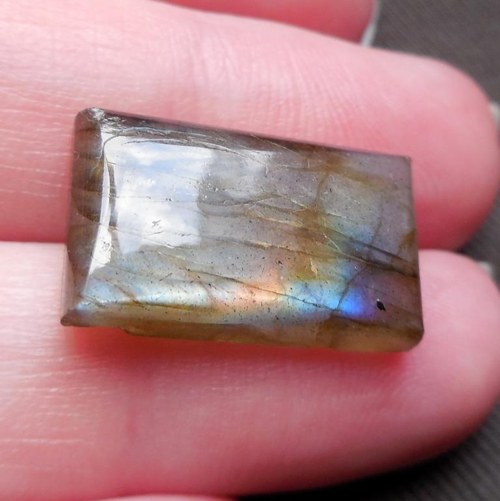 Labradorit - kabošon (20 x 12 x 5 mm) — foto 3