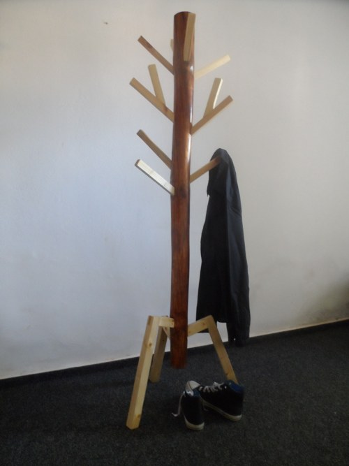 Věšák — foto 2