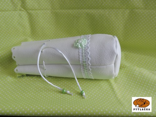Bílý měšec - koženkový s krajkou — foto 2
