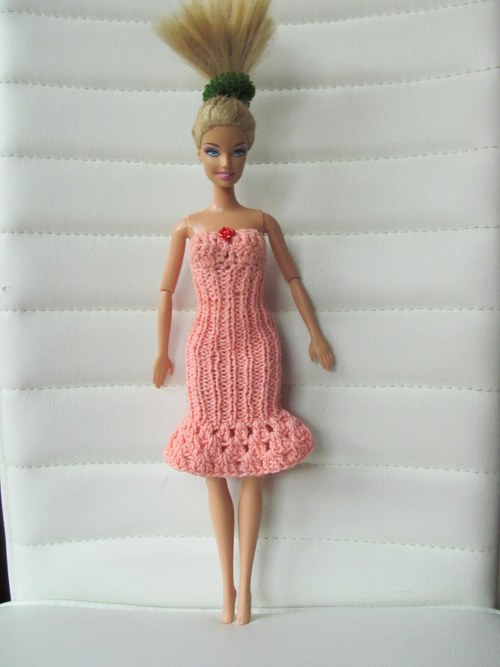 Pletené šatičky na barbie — foto 4