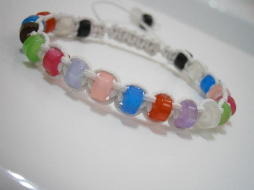 Letní pestrobarevný náramek (macramé) — foto 2