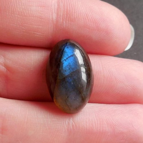 Labradorit - kabošon (19 x 12 x 8 mm) — foto 4