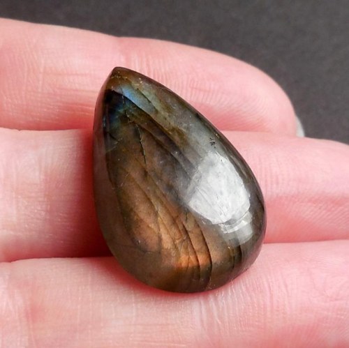 Labradorit - kabošon (28 x 17 x 8 mm) — foto 2