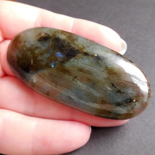 Labradorit - kabošon (65 x 31 x 8 mm) — foto 4
